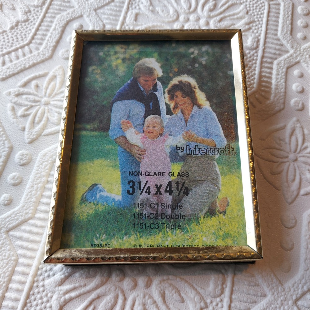 Vintage Intercraft Gold Metal Photo Frame Non-Glare Glass 3.25 x 4.25 1151-C1